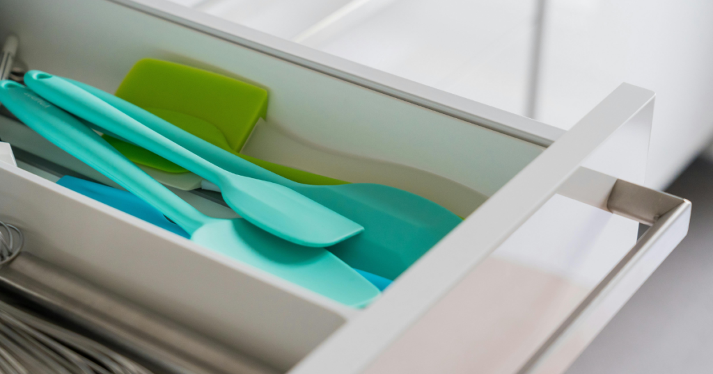 utensílios de silicone utilizados na indústria alimentícia, com resistência térmica e segurança para contato com alimentos
