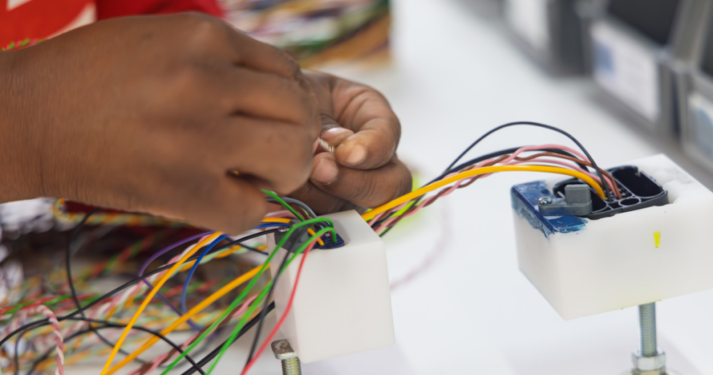 revestimento de silicone em fios e cabos elétricos industriais com proteção térmica e isolamento elétrico